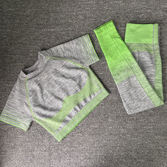 Seamless knitted yoga wear
